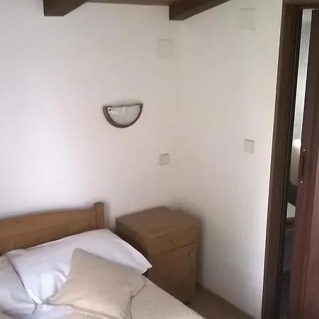 Lazaret Bed & Breakfast 3*